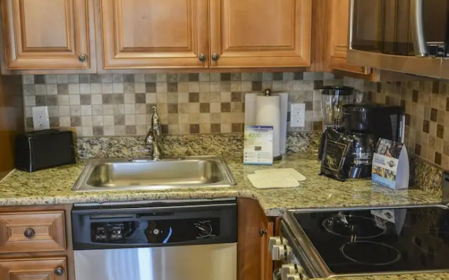Beautiful Condo Near Universal Studios