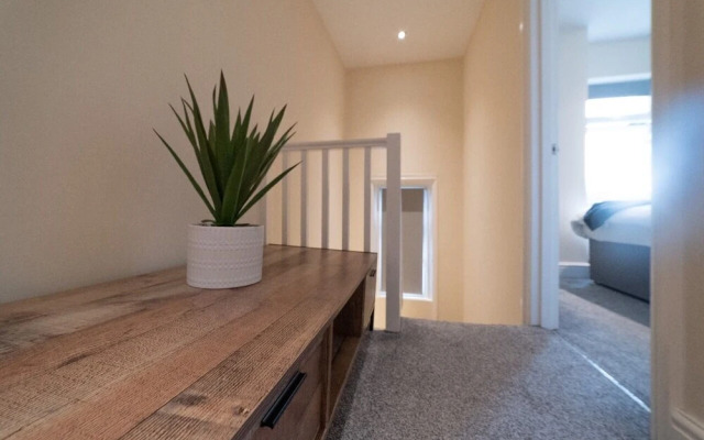 Three Bed Apt Beach View Brighton by Sojo Stay