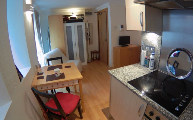 Tower Hill Studio Appartment