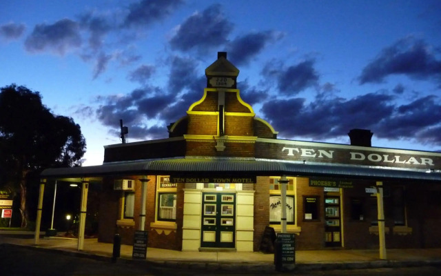 Ten Dollar Town Motel