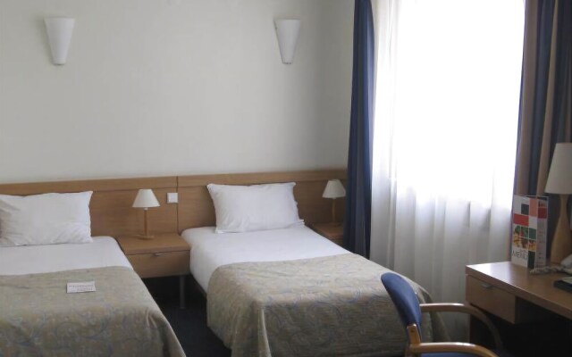 Hotel Wilanów Warszawa by DeSilva