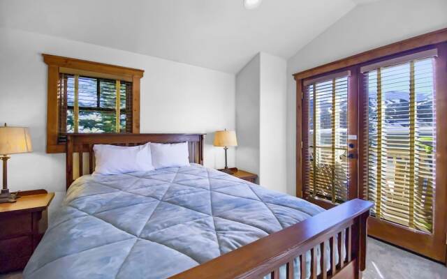 Mountain Ridge  2 Bedroom Townhouse by RedAwning