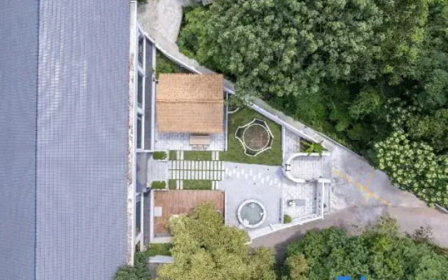 xiong mao ai shui jiao qin zi min su