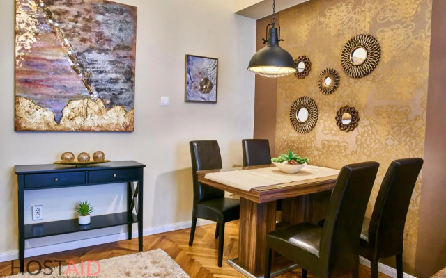 R7 Design Apartment - hostAID
