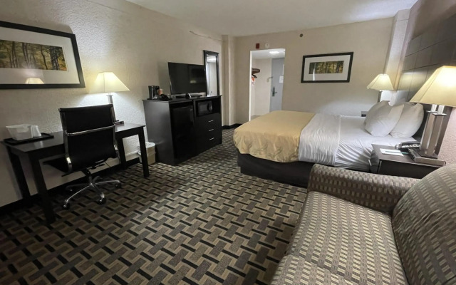 Quality Inn & Suites Cincinnati Downtown