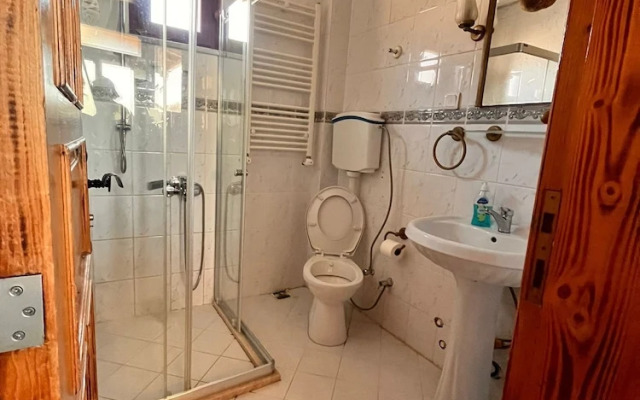 Gokceada Uysallar Köy Evi