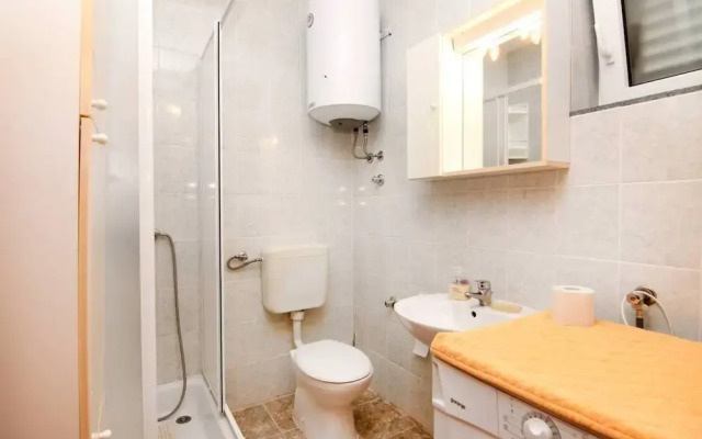 Lovely 2-bedroom Apartment in Poljica