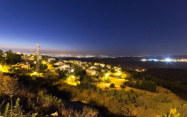 Shoresh Green Hills Family Suites Hotel
