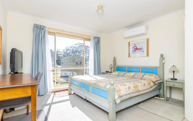 Holiday on the Water – Guest Rooms – Sussex Inlet