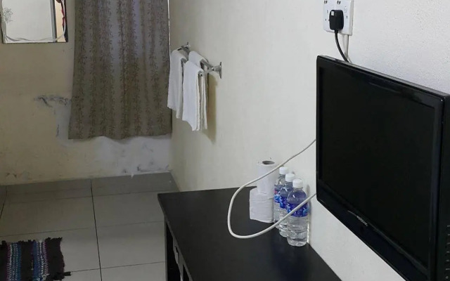 OYO 301 River Inn Hotel