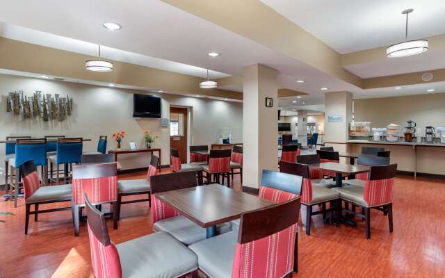 Comfort Suites Airport