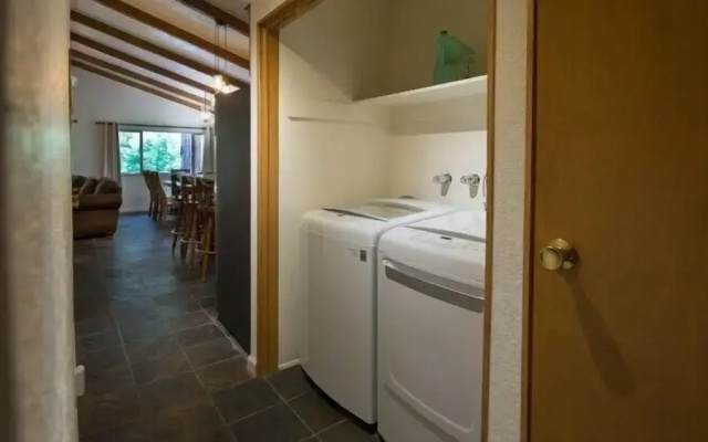 Scenic Wonders Evergreen Cabin 3 Bedroom