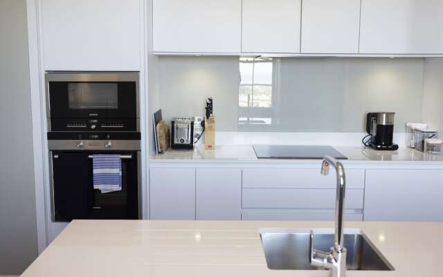 JOIVY Splendid 2-Br Apartment In New Town