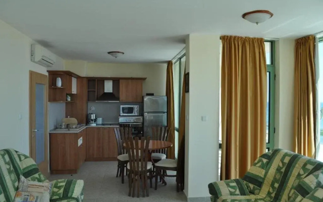 ON THE BEACH APARTMENTS Kabakum