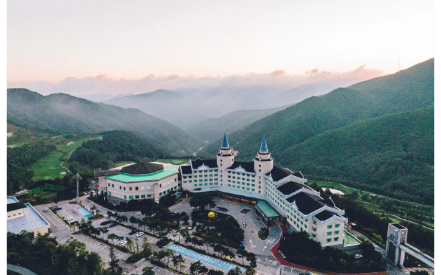 High1 Palace Hotel & CC