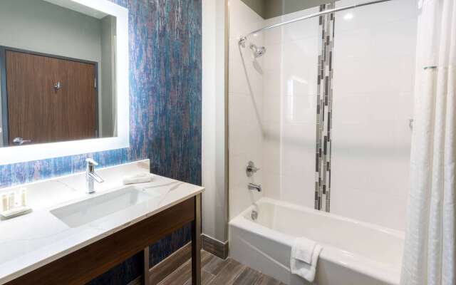 La Quinta Inn & Suites by Wyndham Dallas - Frisco Stadium