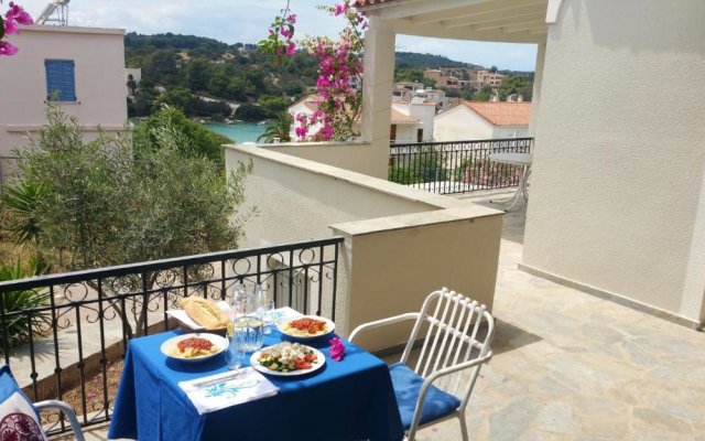 Studio with sea view enclosed garden and wifi at Porto Heli