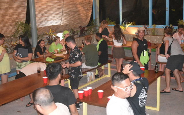 Outpost Hostel - Coron