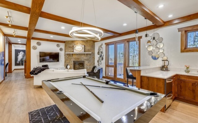 Highlands Hideaway 5 Bedroom Home by RedAwning