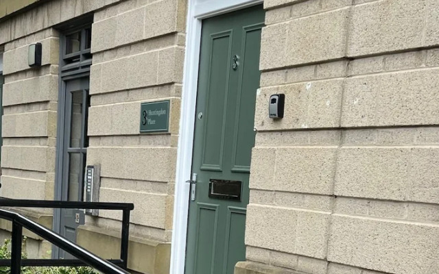3 Huntingdon Place