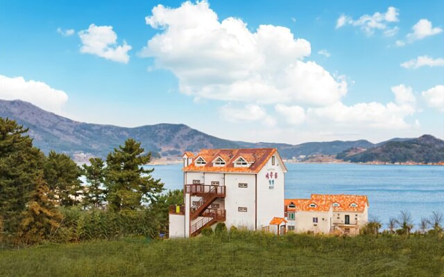 Geoje Eouleum Pension