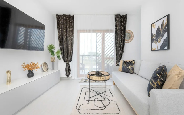 Modern With Balcony and Gym by Renters