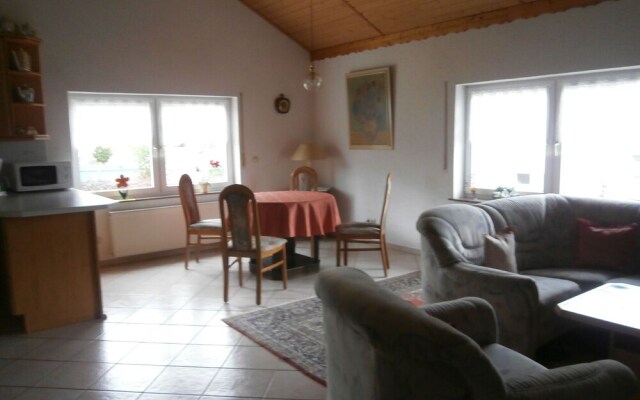 Cozy Holiday Home with Garden in Gees
