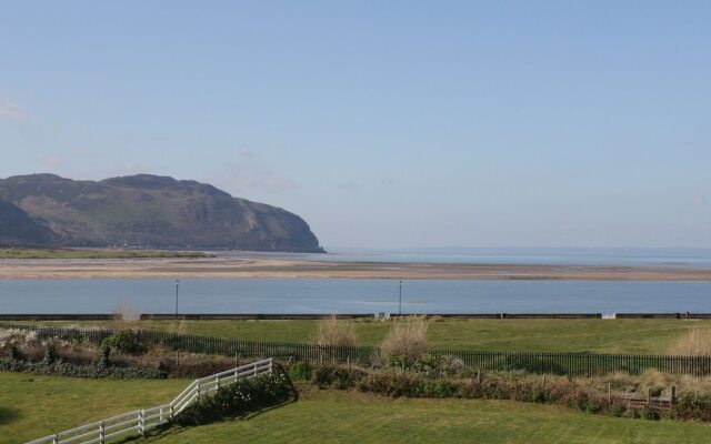 11 Deganwy Beach