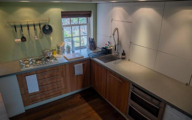 No 33 Stylish and Modern 1 Bed Apartment