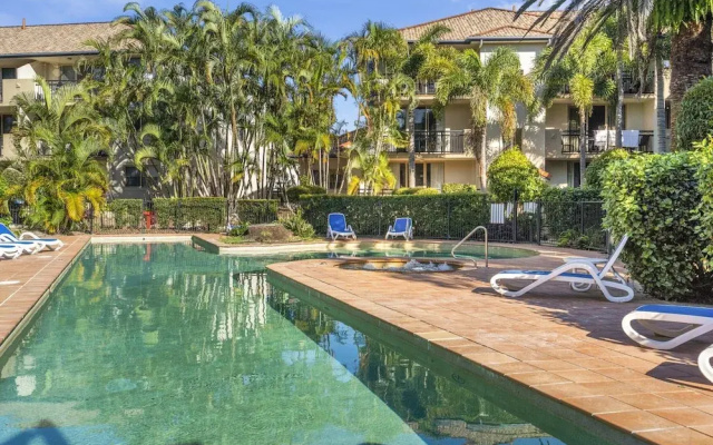 2-bed Family Haven With Pools, BBQ & Playgrounds