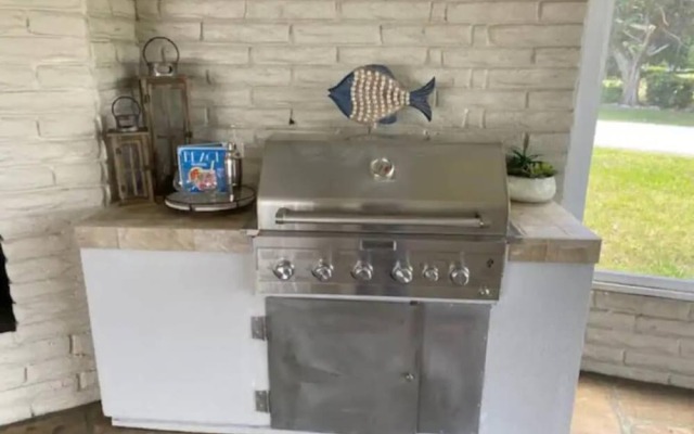 Cozy 4-Bedroom Beachside Home