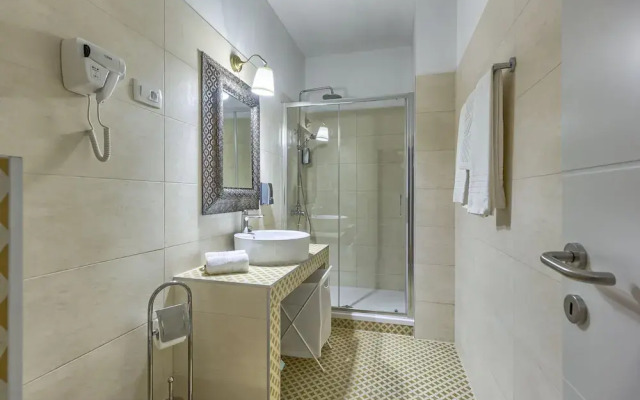 Split Urban Rooms III