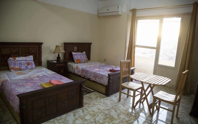 The Pyramids Inn Cheops