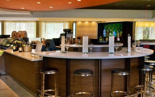 Courtyard by Marriott Newark Liberty International Airport