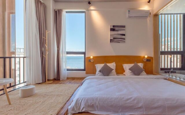 Hometown Voice · Stay at Vista Designer's Garden