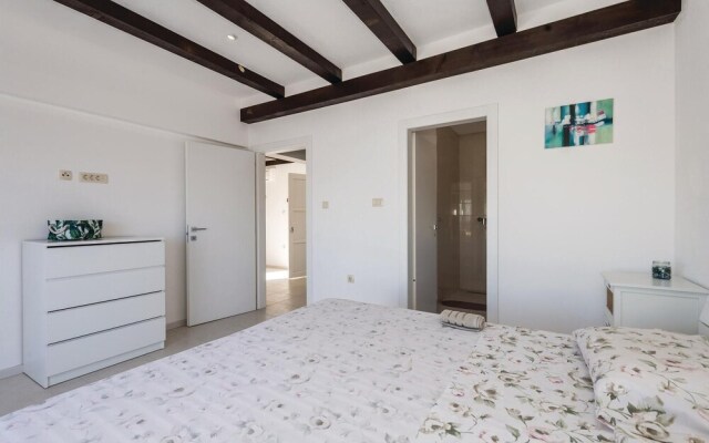 Beautiful apartment in Jablanac w/ 2 Bedrooms
