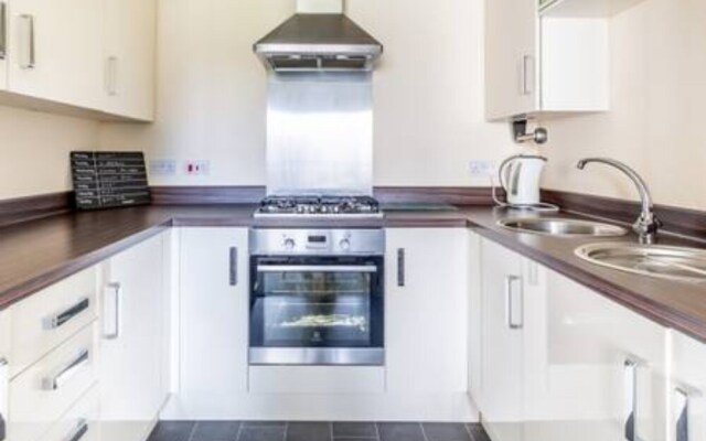 Modern 2 Bedroom Property in Stylish Complex