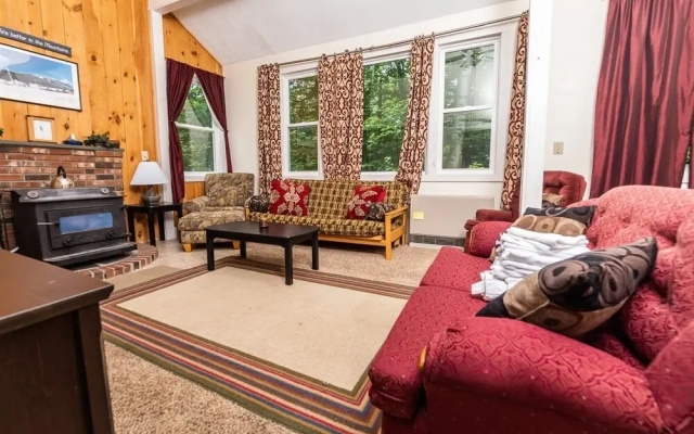 Private 3 Bedroom Home in the Woods of the White Mountains! Walk to Recreation Center - Df88e