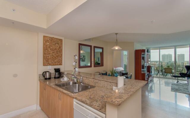 Stylish Modern 2bd 2bth Apt Near the Beach