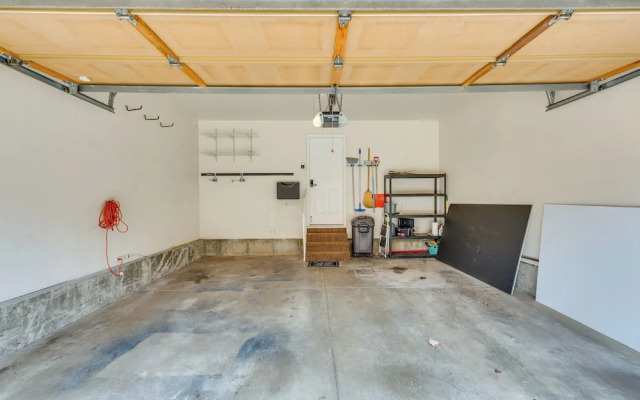 13 Mi to Dtwn Denver: Arvada Townhome w/ Deck
