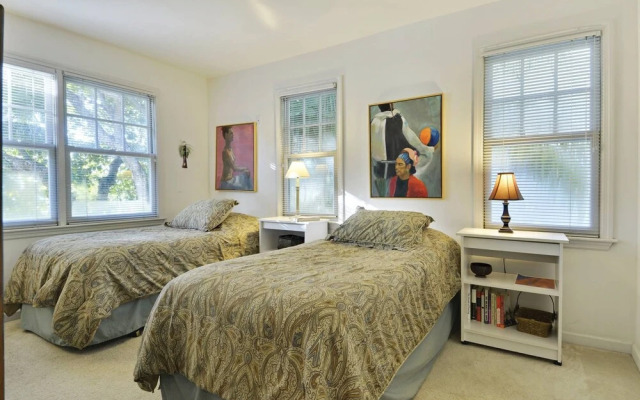 Artist Garden by Avantstay Great Location w/ Balcony, Outdoor Dining, Shared Pool & Bbq! Week Long Stays