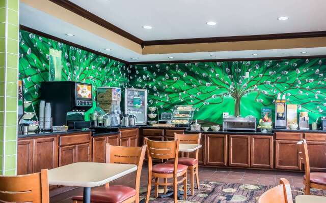 Quality Inn Coralville - Iowa River Landing