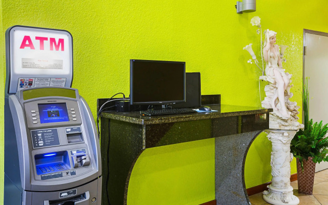 Quality Inn & Suites near Six Flags East