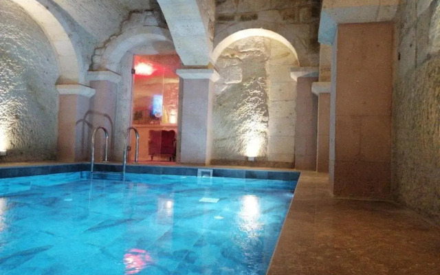 Solo Cave Suites