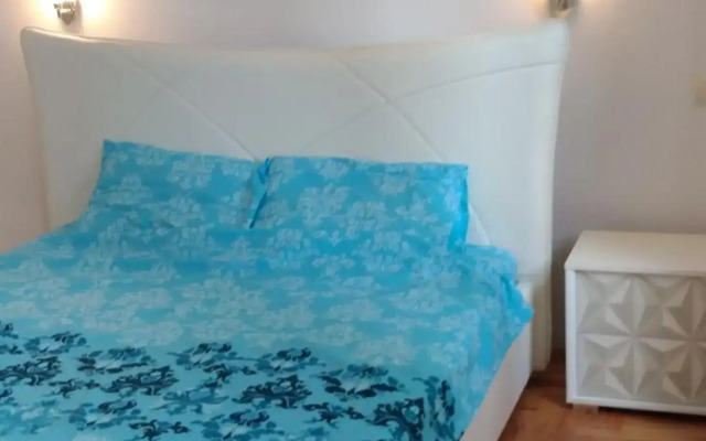 Lovely condo next to salt room, bus station