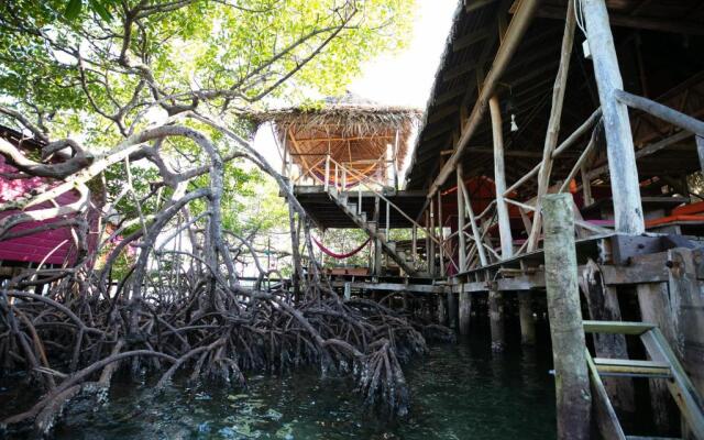 Urraca Monkey Island Eco Resort