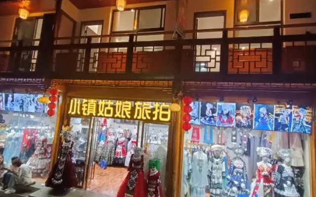 One meter Sunshine Courtyard Homestay in Furong Town – People – Xiangxi