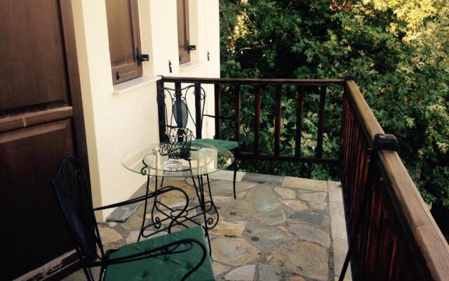 Centaur Suites & Maisonettes