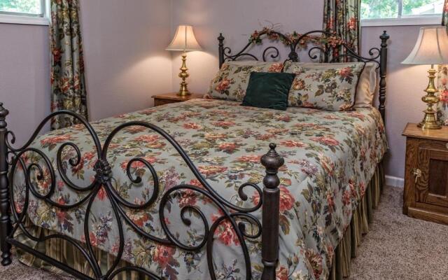 Silver Heart Inn and Cottages