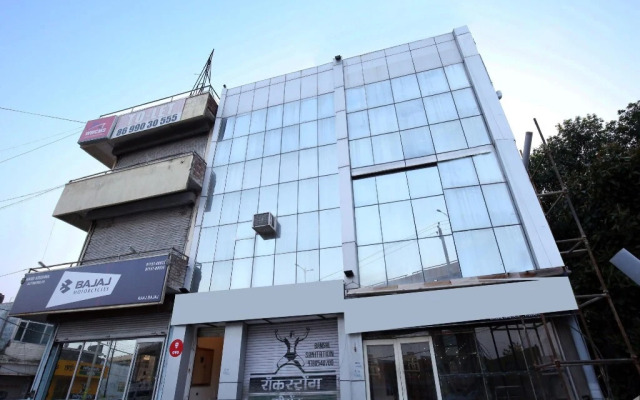 Hotel Royal Woods by OYO Rooms